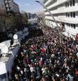 <p>Manifestantes lotaram a frente do Conselho Supremo Eleitoral (YSK), em Ancara, nesta terça-feira, 1 de abril; houve tumulto</p>  Foto: Reuters
