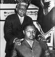 <p>Jean Claude Duvalier, o Baby Doc, posa junto do pai, no palácio presidencial, na capital Porto Príncipe</p>  Foto: AFP