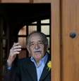 <p>Obras do autor colombiano foram traduzidas em 30 línguas e venderam 40 milhões de cópias; na imagem, uma rara aparição de García Márquez</p>  Foto: AFP