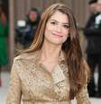 Alinne Moraes exibe o castanho no cabelo combinado com mechas mais claras que a base em todo o comprimento   Foto: Getty Images