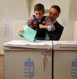 Os colégios eleitorais abriram neste domingo na Hungria para que os mais de 8 milhões de eleitores decidam se dão um novo mandato ao primeiro-ministro, Viktor Orbán  Foto: Laszlo Balogh  / Reuters