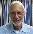 <p>Foto de arquivo de 27 de novembro de 2012 mostra o americano Alan Gross durante uma visita do rabino Elie Abadie, e do procurador dos EUA James L. Berenthal, no hospital militar J. Finlay Carlos onde ele cumpre pena de prisão em Havana, Cuba</p>  Foto: AP