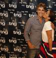<p>Giovanna e Gianecchini trocaram beijos no rosto enquanto eram clicados pelos fotógrafos</p>  Foto: Felipe Panfili / AgNews