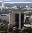 Vista aérea da sede do Banco Central, em Brasília. Os bancos poderão alterar o atendimento das agências, reduzindo o funcionamento para quatro horas mínimas durante os jogos da seleção brasileira na Copa do Mundo que começa em junho, informou o Banco Central nesta quarta-feira. 20/01/2014  Foto: Ueslei Marcelino / Reuters