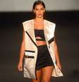 <p>Bruna Marquezine desfilou pela Coca-Cola Jeans</p>  Foto: Daniel Ramalho / Terra