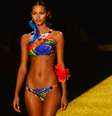 <p>A modelo Laís Ribeiro desfilou pela Salinas nesta quinta-feira</p>  Foto: Daniel Ramalho / Terra