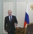 <p>Presidente russo Vladimir Putin chega para uma&nbsp;reuni&atilde;o com membros do Governo, em 9 de abril</p>  Foto: Reuters