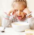 Se a criança disser que está satisfeita, os pais não devem forçá-la a comer mais   Foto: Shutterstock