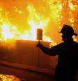 <p>Incêndio de Valparaíso deixou 15 mortos e 12.500 desabrigados, no Chile</p>  Foto: AFP