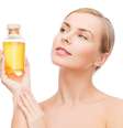 Muito utilizado em prol da beleza dos cabelos,  o óleo de argan pode ser uma boa opção para as mulheres que desejam manter a pele firme hidratada  Foto: Shutterstock