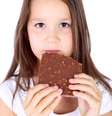 Ao contrário do que muitos pais acreditam, o chocolate traz benefícios ao organismo e pode ser consumido diariamente por crianças, mas com moderação  Foto: Shutterstock