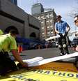 <p>Organizadores da maratona de Boston trabalham nos últimos preparativos para o evento, que acontece na próxima segunda-feira, 21 de abril</p><p> </p>  Foto: Reuters