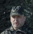 <p>Presidente ucraniano em exerc&iacute;cio, Oleksander Turchinov, ao falar com jornalistas durante um exerc&iacute;cio militar pr&oacute;ximo &agrave; vila de Goncharisvske, nesta segunda-feira, 14 de abril</p>  Foto: Gleb Garanich / Reuters