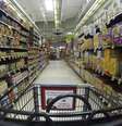 <p>As vendas no varejo nos EUA recuaram 0,9% em dezembro, contra expectativas de queda de 0,1%</p>  Foto: Mike Blake / Reuters