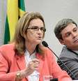 Graça Foster e o senador Lindbergh Farias, presidente da CAE e da reunião conjunta desta terça  Foto: Geraldo Magena / Agência Senado