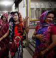 "Hijras" em Bangladesh - transgêneros são temidos e respeitados na Índia  Foto: Getty Images 