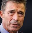 <p>Secretário Geral da Otan, Anders Fogh Rasmussen fala com a imprensa ao chegar para uma reunião com ministros da Defesa da UE em Luxemburgo, nesta terça-feira, 15 de abril</p>  Foto: AP