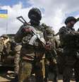 <p>14 veículos blindados com bandeiras da Ucrânia, um helicóptero e caminhões militares foram vistos estacionados na região</p>  Foto: AP
