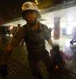 <p>Manifestante é arrastado por PM em protesto em SP</p>  Foto: Ricardo Matsukawa / Terra