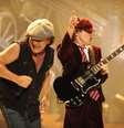 Brian Johnson e Angus Young, do AC/DC  Foto: Getty Images