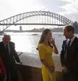 <p>Pr&iacute;ncipe William e sua esposa Catherine, Duquesa de Cambridge, s&atilde;o retratados em frente a&nbsp;Sydney Harbour Bridge, durante recep&ccedil;&atilde;o nesta quarta-feira,&nbsp;16 de abril</p>  Foto: Reuters