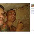 <p>Um perfil usando o nome de Cidinho publicou uma imagem, sugerindo que os agentes penitenciários teriam esquecido de levar um smartfone</p>  Foto: Reprodução