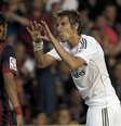 <p>Atacante brasileiro se desentendeu com o português Fábio Coentrão no primeiro tempo</p>  Foto: EFE