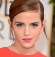 <p>A sombra branca de Emma Watson foi aplicada no canto interno dos olhos e nas p&aacute;lpebras m&oacute;veis, fechando com um leve esfumado marrom em dire&ccedil;&atilde;o ao c&ocirc;ncavo</p>  Foto: Getty Images