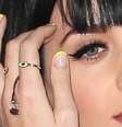 Katy Perry não abre mão do delineador para valorizar os olhos   Foto: Getty Images 