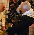 <p>Neste ano, o papa escolheu lavar os pés de 12 internos assistidos pela Fundação Padre Gnocchi, que atende a pessoas em estado de invalidez por motivos diversos de saúde</p>  Foto: AFP