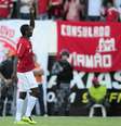 <p>Juan renova até 2015</p>  Foto: Alexandre Lops/Internacional / Divulgação