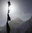 <p>Na foto, vista do Everestem 2011. Equipe de emergência faz busca por corpos de desaparecidos após avalanche matar 13 guias de escalada</p>  Foto: Reuters