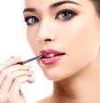 O gloss confere um volume aparente aos lábios   Foto: Shutterstock