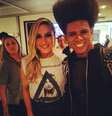<p>Douglas ao lado da cantora Cláudia Leite: conhecido como DG, ele era dançarino do programa "Esquenta"</p>  Foto: Facebook / Reprodução