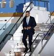 <p>Presidente dos EUA, Barack Obama, desembarca para visita de três dias na Ásia, no aeroporto internacional de Tóquio, nesta quarta-feira, 23 de abril</p>  Foto: AP