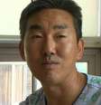 <p>Eun-su Choi sobreviveu ao desatre, mas se arrepende de não ter tentado salvar os estudantes</p>  Foto: BBC
