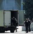 <p>Tropas ucranianas protegem&nbsp;o aeroporto da cidade oriental de Kramatorsk, em 25 de abril</p>  Foto: AFP