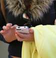 <p>A maioria dos adolescentes preferiria perder o dedo mindinho em vez de perder o celular</p>  Foto: Getty Images 