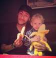 <p>Neymar comeu banana em apoio a gesto de Daniel Alves, mas segundo agência não teve nada premeditado</p>  Foto: Facebook/ Neymar Jr. / Reprodução