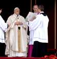 O papa Francisco proclamou neste domingo a santidade dos papas João XXIII e João Paulo II  Foto: EFE