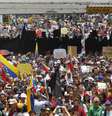 <p>Manifestantes anti-governo protestaram&nbsp;contra reformas educacionais, em Caracas, ontem, 26 de abril</p>  Foto: Reuters