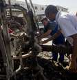 Ônibus foram incendiados no Alemão  Foto: Mauro Pimentel / Terra