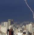 Cerca de 50 milhões de raios atingem o Brasil anualmente  Foto: BBC News Brasil