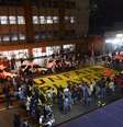 Cerca de 500 manifestantes, segundo a PM, interditam a rua Tuiuti, no Tatuapé, zona leste de São Paulo, contra a Copa  Foto: Ricardo Matsukawa / Terra