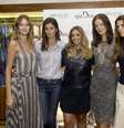 <p>Renata Souza (de vestido preto) posa com modelos, entre elas as tops Carol Ribeiro e Marcelle Bittar</p>  Foto: Ricardo Matsukawa / Terra