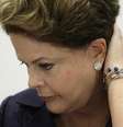 A presidente Dilma Rousseff participa de uma cerimônia em Brasília. Dilma se reunirá com o ex-presidente Luiz Inácio Lula da Silva em São Paulo nesta sexta-feira, antes do Encontro Nacional do PT, que terá a participação dos dois no final do dia. 30/04/2014  Foto: Ueslei Marcelino / Reuters