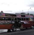 <p>Ônibus danificado após uma explosão é visto na auto-estrada Thika, na capital do Quênia, Nairóbi, neste domingo, 4 de maio</p>  Foto: Reuters