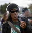 <p>Embora o país tenha legalizado a compra e a venda da maconha no final do ano passado, há uma lei que proíbe os motoristas de circular sob os efeitos do álcool e outras drogas</p>  Foto: AP