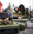Soldado norueguês usando o Oculus Rift no tanque  Foto: Tu Jobs / Reprodução