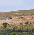 <p>Placas de concreto s&atilde;o colocadas na fronteira turco-s&iacute;ria durante a constru&ccedil;&atilde;o de um muro em Reyhanli, na prov&iacute;ncia de Hatay, ao sul da Turquia, em 28 de abril</p>  Foto: Reuters